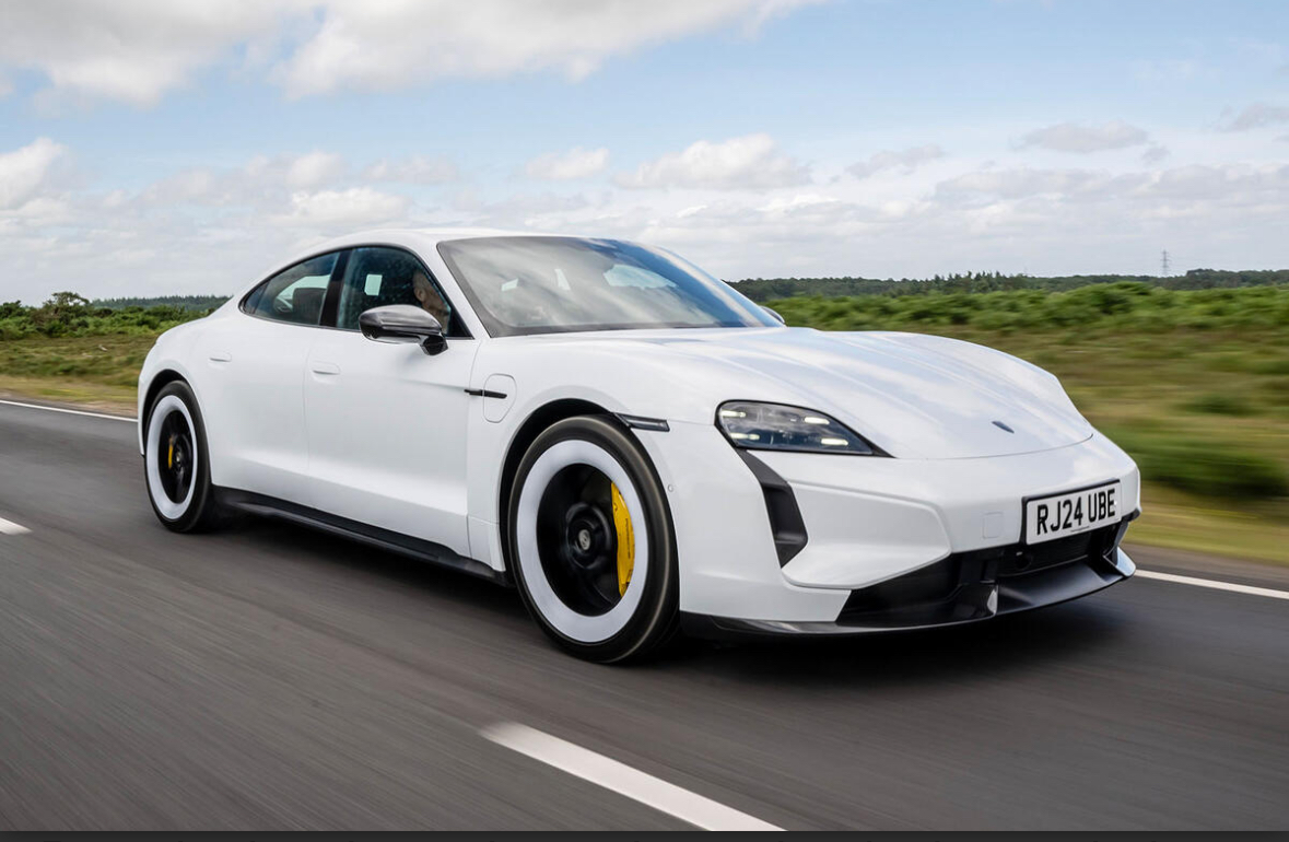 Porsche توقف مبيعات طراز Taycan الكهربائي في بريطانيا نتيجة مخاوف تتعلق بسلامة البطارية