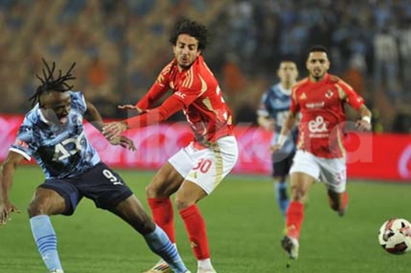 الأهلي أم بيراميدز: رابطة الأندية تعلن عن تسليم درع الدوري بشكل رسمي في الملعب