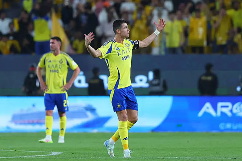 انتقال رونالدو إلى الهلال: هل سيكون بعقد قصير الأمد؟