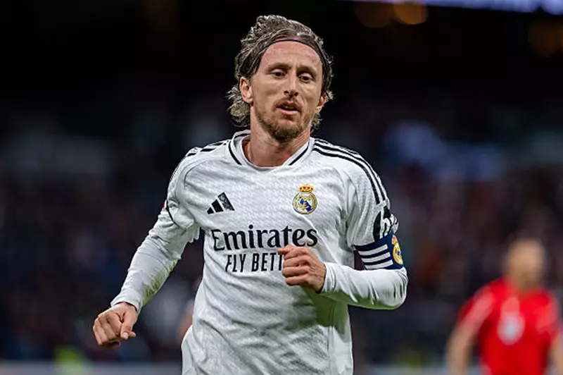 تقارير: لوكا مودريتش يجذب اهتمام نادي اسكتلندي مميز