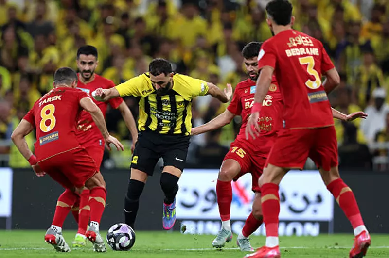 طارق حامد يشهد نهاية موسم ضمك بهزيمة أمام الاتحاد في الدوري السعودي