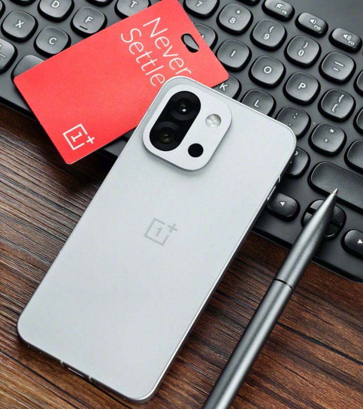 مبيعات OnePlus 13T القوية تؤكد ازدهار الطلب على الهواتف الفاخرة المدمجة