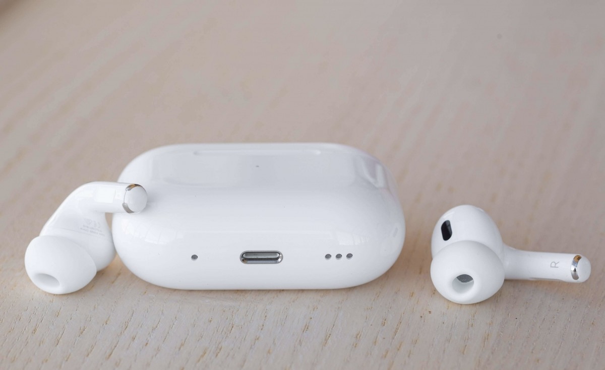 أبل تُحسِّن تجربة AirPods بميزات مبتكرة: إيماءات رأس جديدة، تحكم بالكاميرا، وأكثر!