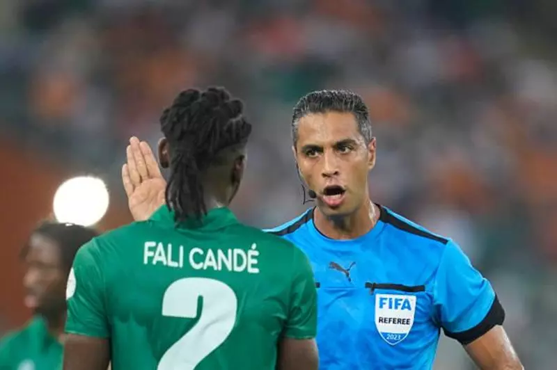 أمين عمر يقود مباراة الحسم في الدوري التنزاني بين سيمبا ويانج أفريكانز