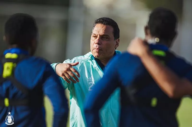 أهلي طرابلس يطلب تحقيقاً عاجلاً في حادثة الاعتداء على الجهاز الفني واللاعبين بوجود البدري