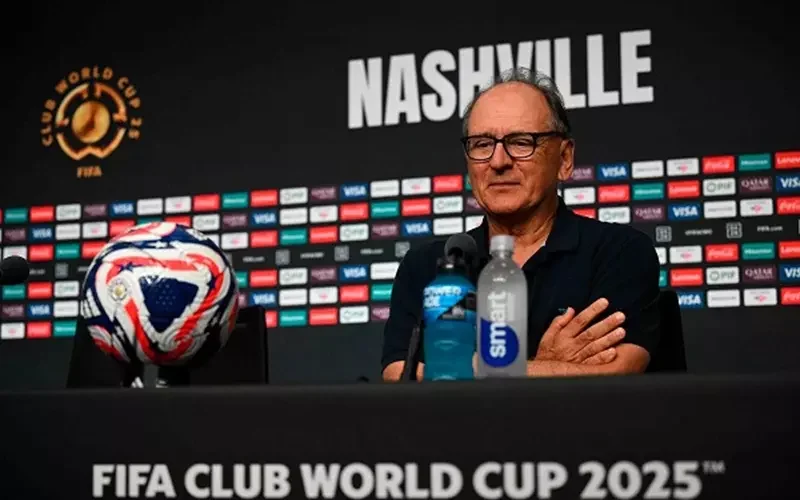 إنجاز ملحوظ: مدرب أوكلاند يعبر عن سعادته بالتعادل مع بوكا جونيورز