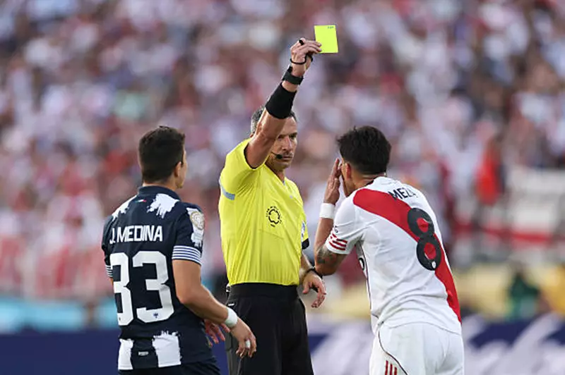 إيقاف 3 لاعبين من ريفر بليت خلال كأس العالم للأندية: ثلاثتهم في نفس المركز