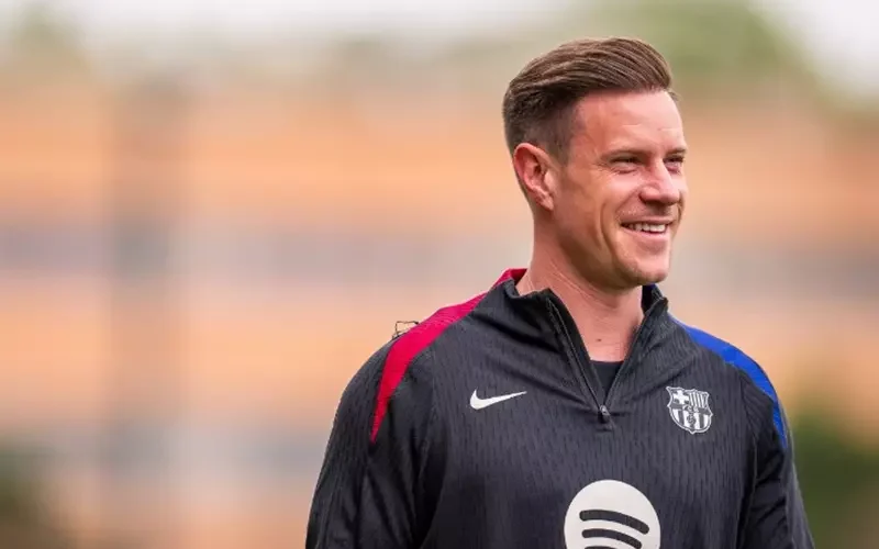 الهلال السعودي يعبر عن اهتمامه بضم الحارس تير شتيجن