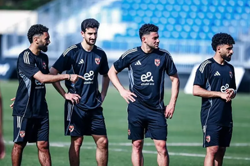 بن رمضان يكشف عن انضمام علي معلول إلى الأهلي وطموحاته مع الفريق