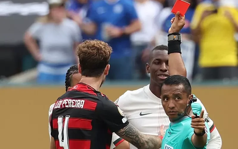 تقارير: إيقاف نيكولاس جاكسون لمباراتين في كأس العالم للأندية