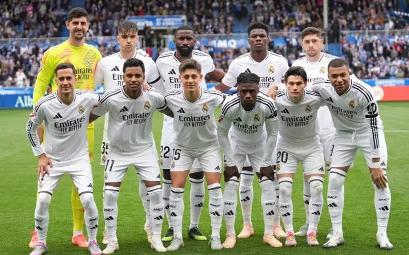 ريال مدريد يستعد لبيع أحد نجومه: الكشف عن اسمين محتملين