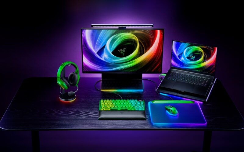 مجموعة Razer Phantom الجديدة: تجربة احترافية مع لوحة مفاتيح وماوس وسماعة شفافة بتقنية إضاءة RGB