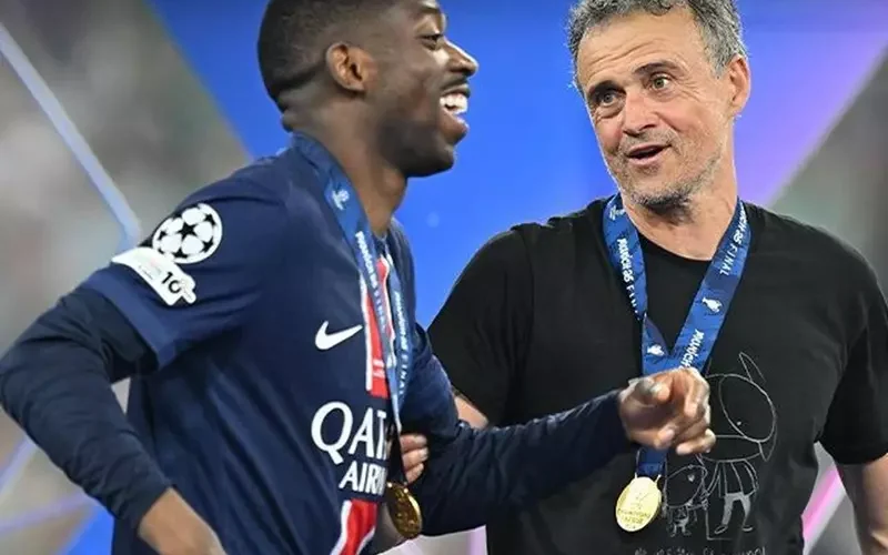 مدافع برشلونة: ديمبيلي يبرهن على استحقاقه للكرة الذهبية بمستواه الاستثنائي