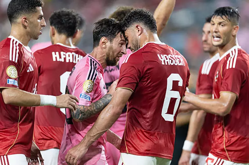 مشكلة القمصان تعود للواجهة في مونديال الأندية: الأهلي وريال مدريد يتأثران بينما يتجنبها باريس