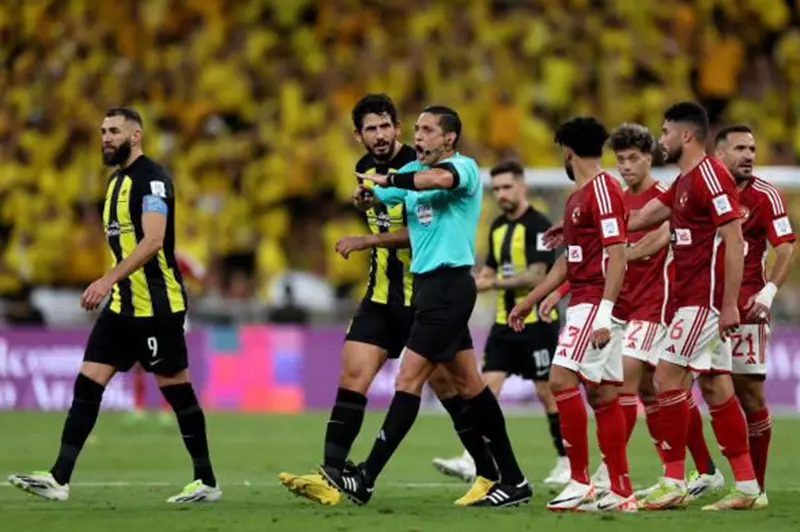 من هو حكم تقنية VAR في مباراة الأهلي وبورتو التي أنقذت منتخب مصر في كأس العرب؟