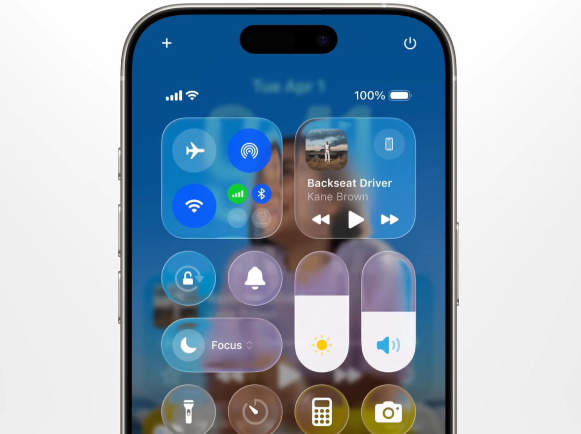 نقد متزايد لـ iOS 26: تحديات تصميم Liquid Glass وقضايا وضوح النصوص